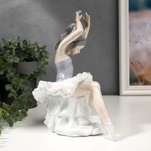 Сувенир керамика "Балерина в волнистой пачке на пуфе" цветной 24х12,5х19,5 см