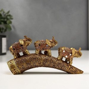 Сувенир полистоун "Бронзовые слоны с попоной из арабского ковра на роге" 9х14х4 см