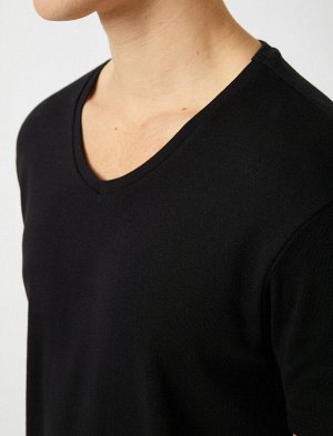 футболка Материал: %100 Хлопок Параметры модели: рост: 188 cm, грудь: 95, талия: 74, бедра: 0 Надет размер: M