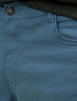 брюки Материал: %3  Эластан, %97 Хлопок Параметры модели:  рост: 189 cm, грудь: 99, талия: 75, бедра: 99 Надет размер: 42