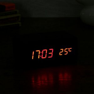 Часы электронные "Вайс" с будильником, термометром, зарядкой для телефона 15х7х7 см