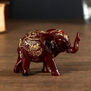 Сувенир полистоун "Слонёнок в золотой попоне с красным камнем" 5х6,5х2,5 см