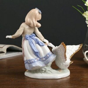 Сувенир керамика "Девочка с гусем" 21х11х23 см