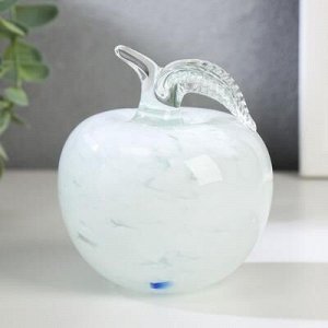Сувенир стекло в стеклокрошку "Яблоко" 9 см белое