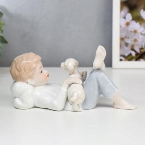 Сувенир керамика "Мальчик с щеночком" 10,5х20х9,5 см