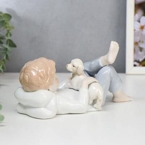 Сувенир керамика "Мальчик с щеночком" 10,5х20х9,5 см