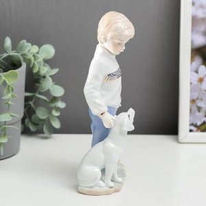 Сувенир керамика под фарфор мальчик с пёсиком 22*11,5*5 см