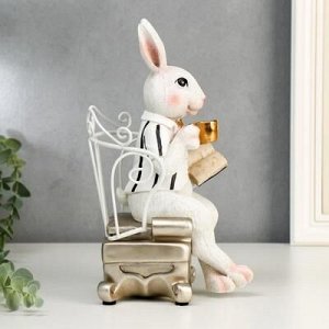 Сувенир полистоун "Заяц в кресле с книгой и чашкой" 26х12х13,5 см
