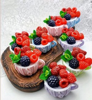 «Чашка с ягодками» мыло ручной работы розовая чашечка