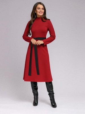 Платье бордовое с длинными рукавами и поясом