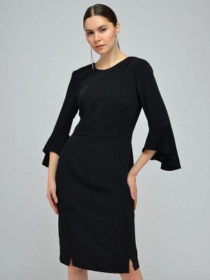 Платье черное с воланами на руковах и V-образным вырезом на спинке