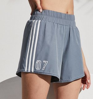 Женские спортивные шорты с высокой посадкой на резинке, принт лампасы /надпись "07", цвет серо-голубой