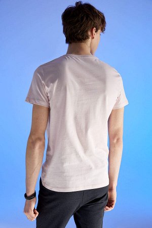 футболка Размеры модели: рост: 1,88 грудь: 89 талия: 74 Надет размер: L Хлопок 100%