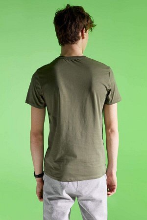 футболка Размеры модели: рост: 1,88 грудь: 90 талия: 79 бедра: 89 Надет размер: M Хлопок 100%