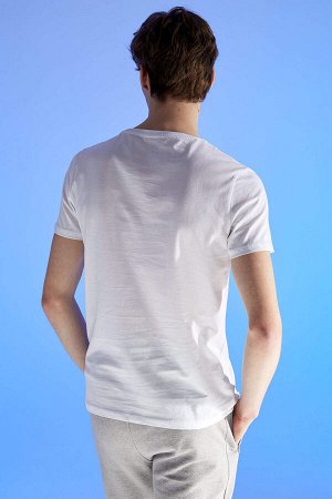 футболка Размеры модели: рост: 1,88 грудь: 90 талия: 79 бедра: 89 Надет размер: L Хлопок 100%