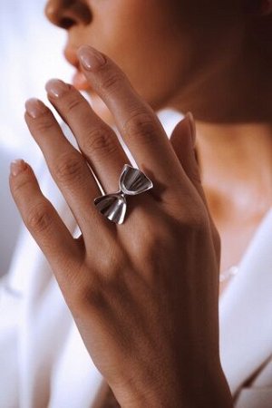 Серебряное кольцо "Бантик"
