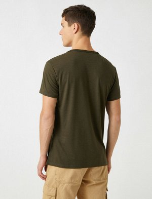 футболка Материал: Параметры модели: рост: 188 cm, грудь: 95, талия: 74, бедра: 0 Надет размер: M