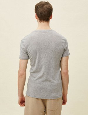футболка Материал: %70  Полиэстер, %30 Хлопок Параметры модели: рост: 188 cm, грудь: 94, талия: 77, бедра: 0 Надет размер: M