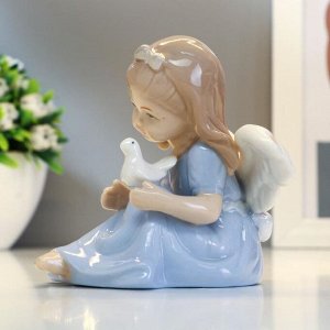 Сувенир керамика "Ангел-девочка в голубом платье с голубкой в руках" 8х9х9.5 см