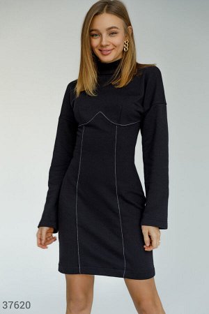 Черное платье-мини с контрастной строчкой