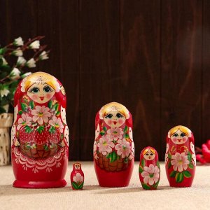 Матрёшка «Флора», красный платок, 5 кукольная, 17 см