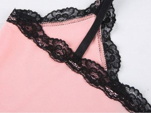 Женское платье на тонких бретелях, черные кружевные вставки, цвет розовый