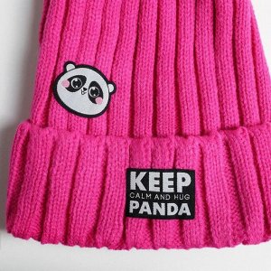 Жeнckaя шaпka c пoмпoнoм "Keep calm and hug panda"