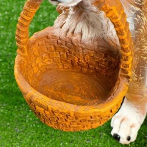 Садовая фигура "Собака с корзиной в зубах" 54см