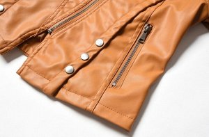 Женская куртка-косуха из эко-кожи, декоративные элементы на плечах, цвет коричневый