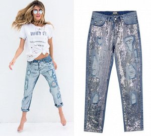 Женские джинсы мом, декор пайетки, потертости, цвет светло-синий