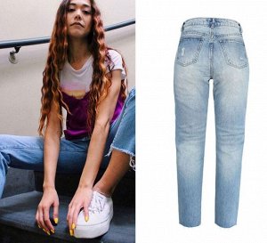 Женские джинсы мом, потертости, цвет голубой