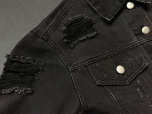 Женская "рваная" джинсовая куртка, на пуговицах, цвет черный