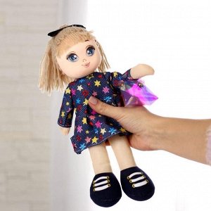 Кукла «Мия с сумочкой»