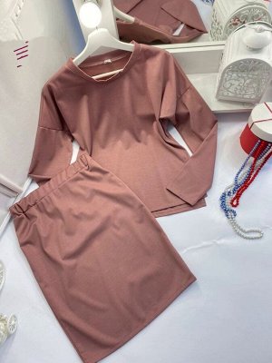 Костюм(блузка и юбка)