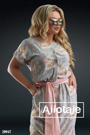 Ajiotaje Платье бежевого цвета с декольте на пуговках
