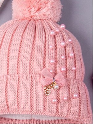 Шапка вязаная для девочки с бубоном на завязках, лапша, бантик, брошь, бусинки, тускло-розовый