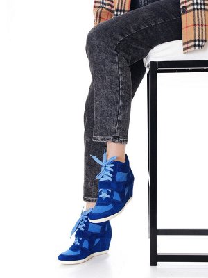 Ботинки Страна производитель: Китай
Размер женской обуви x: 35
Полнота обуви: Тип «F» или «Fx»
Вид обуви: Ботинки
Сезон: Весна/осень
Материал верха: Замша
Материал подкладки: Натуральная кожа
Каблук/П