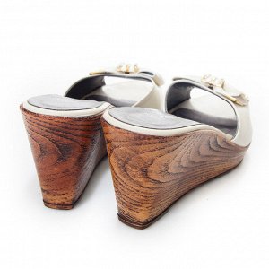 Шлепки Страна производитель: Турция
Размер женской обуви x: 37
Материал верха: Натуральная кожа
Размер женской обуви: 37, 38, 39, 40
натуральная кожа
стелька - натуральная кожа
платформа 1,5 - 7 см