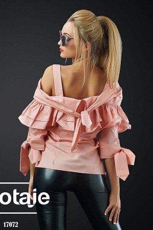 Розовая блузка с открытыми плечиками