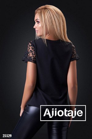 Блузка черного цвета с коротким рукавом