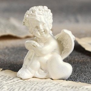 Статуэтка "Ангел с сердцем". перламутровый. 7.5 см