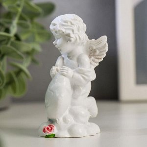 Сувенир полистоун "Белоснежный ангел с сердцем" МИКС 7,7х5х3,7 см