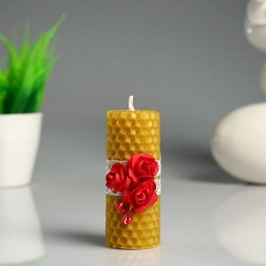 Свеча из вощины "Классика" с розой красного цвета, медовая, 4?8 см