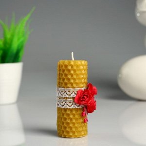 Свеча из вощины "Классика" с розой красного цвета, медовая, 4?8 см