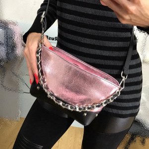 Шикарная сумка мессенджер Inspiration из натуральной зеркальной кожи розового цвета.