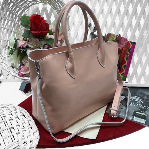 Стильная сумка Diamond_Garden из гладкой качественной натуральной кожи цвета бледно-розовой пудры.