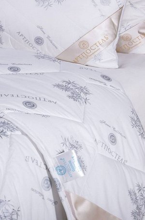 Одеяло Стеганое одеяло из бамбукового полотна, 1,5 сп, 140х205 см.
Ткань: хлопок - тик пухоперовой. Наполнитель: термоскрепленное волокно бамбука, 300 гр/м2.
Рекомендуется стирать при температур от 30