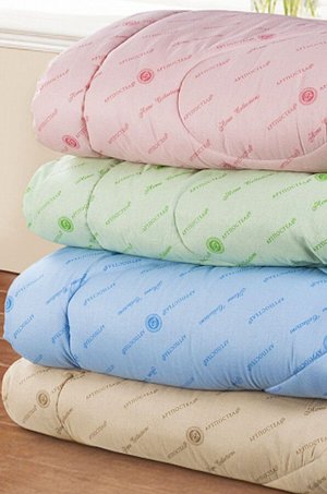 Одеяло Стеганое одеяло, евро, 200х215 см. Ткань: бязь набивная.
Наполнитель: термоскрепленное полиэфирное полое силиконизированное сильно извитое волокно, 300 гр/м2.
Рекомендуется стирка мягкими моющи
