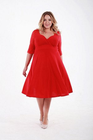 Платье коктельное с кружевной кокеткой красного цвета