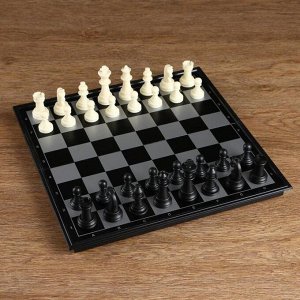 Шахматы магнитные, доска 32 х 32 см